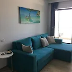 Velvet 64 Pe Plaja