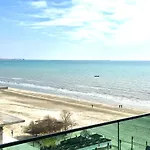 Velvet 64 Pe Plaja *
